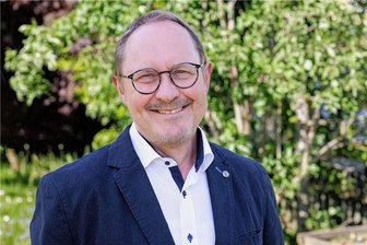 Duell ums Bürgermeisteramt in Elterlein: Das sagt der Kandidat - Hans-Jürgen Wolf arbeitet als Mitglied der CDU-Fraktion im aktuellen Elterleiner Stadtrat mit. Zur Bürgermeisterwahl tritt er allerdings als parteiloser Kandidat an. 