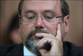 Duisburger Oberbürgermeister schließt Rücktritt nicht aus - Der wegen der Katastrophe bei der Loveparade mit 19 Toten in die Kritik geratene Duisburger Oberbürgermeister Adolf Sauerland (CDU) schließt seinen Rücktritt nicht aus.