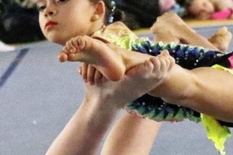 Duo darf sogar EM-Hoffnungen hegen - Vivien Goll (unten) und Maria Jahn vom SAV Schwarzenberg behielten in Dresden die Nerven und durften sich über Gold freuen.