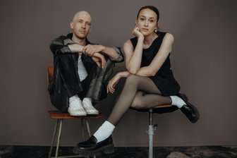 Duo Me&T: Radikal offener Pop zwischen Ehe und Kirche - Tamara und Tristan Lodge sind „Me and T“.