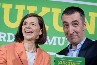 Duo Realo - Die Pfarrersfrau und der türkische Schwabe: Die beiden Spitzenkandidaten von Bündnis 90/Die Grünen, Cem Özdemir und Katrin Göring-Eckardt, präsentierten im März den Entwurf ihres Wahlprogramms.