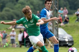 Duo schon gut in Schwung - Gelungener Auftakt: Die Fußballer des SV Lichtenberg um Lukas Erler besiegten im ersten Test den VfB Annaberg mit 3:2. Erler hatte dabei in der 38. Minute den zwischenzeitlichen 1:1-Ausgleich besorgt. 