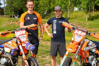Duo sehnt sich nach Sonne - Patrick Irmscher (l.) und Edward Hübner sind bei der Schlammschlacht in Waldkappel mit ihren Ergebnissen nicht zufrieden gewesen. Nun geht es für beide Mittelsachsen zu den Six Days nach Italien. 