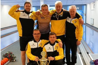 Durchmarsch in die Bezirksliga: Über Umwege erreicht Dörnthal doch noch sein Ziel - Justin Klose, Martin Jansky, Karsten Weißbach, Ralf Weißbach (hinten von links), Roy Timmel und Jan Wendrock (vorn von links) dürfen den nächsten Aufstieg bejubeln.