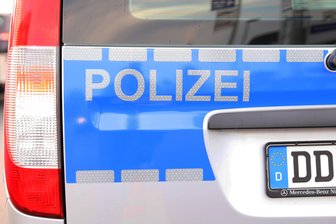 Durchsuchungen in Leipzig nach Klebe-Protest in Dresdner Gemäldegalerie - Im Rahmen ihrer Ermittlungen gegen drei Aktivisten der Bewegung "Letzte Generation" durchsuchen Einsatzkräfte der Polizei seit den frühen Morgenstunden mehrere Objekte in Leipzig.