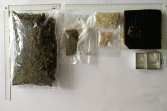 Durchsuchungen: Polizei findet Drogen und mutmaßliches Diebesgut -