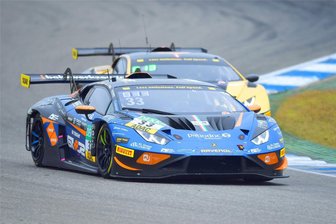 Durchwachsene Premiere für Großschirmaer Motorsportler: Schnell gefahren, aber unter Wert geschlagen - Simon Connor Primm und Jonas Greif bildeten in ihrem Lamborghini Huracan in diesem Jahr ein ungleiches Paar. Am Ende stand der 12. Platz in der Sportwagen-Nachwuchsrennserie ADAC GT Masters zu Buche.