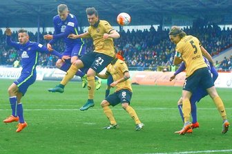 Dynamo Dresden kann Erzgebirgs-Fluch nicht besiegen: 1:1 bei Erzgebirge Aue - 