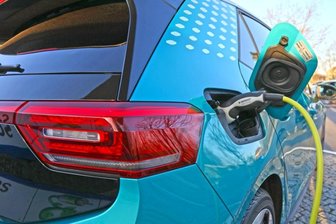 E-Auto-Konzept in Zwickau sorgt für Skepsis - Die Muldestadt hat sich in Wolfsburg einen Plan erstellen lassen, wie man mehr elektrischen Verkehr auf die Straße bekommt. Aber das Resultat droht jetzt im Stadtrat durchzufallen. 