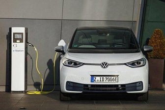 E-Auto-Zulassungen haben sich in Sachsen fast verdoppelt - Einen ID.3? Viele E-Auto-Novizen würden lieber eine Nummer kleiner einsteigen. Doch für den eUp! hat Volkswagen seit Ende 2020 keine Bestellungen mehr angenommen. Nun soll sich das aber ändern.
