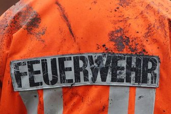 E-Bike Akku fängt Feuer: Werkstatt brennt komplett ab -