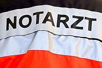 E-Bike Fahrer bei Kollision mit Auto schwer verletzt -