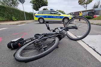 E-Bike-Fahrer bei Unfall in Freiberg verletzt - Bei einem Unfall in Freiberg ist ein Radfahrer verletzt worden.