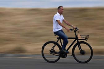 E-Bike-Firma pleite - wie fahren die smarten Fahrräder weiter? - Lars Müller arbeitet als Softwareentwickler in Dresden und fährt seit 2016 VanMoof. Sein mattschwarzes S1 mit dem charakteristischen Oberrohr, in dem auch die Beleuchtung steckt, hat knapp 3500 Euro gekostet.