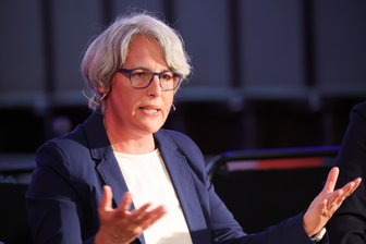 E-Mail vom Erzbischof am Sonntagmorgen 2.50 Uhr: Missbrauchsbeauftragte geht mit ostdeutschen Bistümern hart ins Gericht - Kerstin Claus, Unabhängige Beauftragte für Fragen des sexuellen Kindesmissbrauchs, sieht die Vorgänge der Katholischen Kirche unter anderem in Dresden äußerst kritisch.