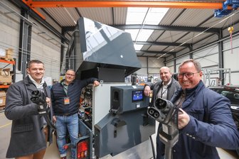 E-Mobilität: Chemnitzer Firma punktet mit fahrbaren Powerbanks - Haben Lust auf Elektro-Mobilität: Die drei Chefs von IMK Engineering Christian Schreiter, Tino Münzner, Thomas Günther (von links) und Helmuth Brants von AW-Automotive.