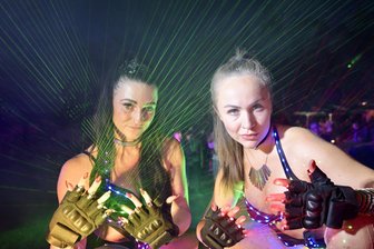 Ebersbrunn tanzt: Sommerwaldzauber begeistert mit Techno-Sounds - 