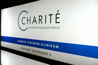 Ebola-Patient aus Berliner Charité entlassen - Auf dem Campus Virchow Klinikum der Berliner Charité befindet sich eine Sonderisolierstation zur Behandlung von Patienten mit gefährlichen Infektionskrankheiten. (Archivbild) 