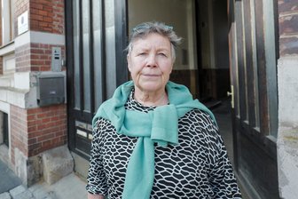 Echter Hausschwamm: Plauener Hausbesitzerin kämpft mit Nachbarn und Behörden - Regina Zelle wohnt in der Seumestraße 5. Sie ist Besitzern des vom Echten Hausschwamm befallenen Hauses in Haselbrunn.