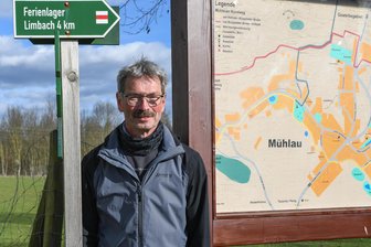 „Echtes Leben findet nicht vor Bildschirmen statt“: Dieser Wegewart hat eine Mission - Ingolf Heinig wandert gern. Für seinen Heimatort Mühlau - hier in der Hofstatt-, Taura und Hartmannsdorf ist er Wegewart.