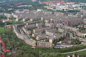 Eckersbach 5: Das Quartier, das nicht mehr sein sollte - Blick aus der Luft aus Südosten auf E5 im Jahr 2000. Wenig später begann der fast flächendeckende Abriss. 