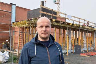 Edeka-Neubau: Vogtländer verwirklicht sich Traum in Markneukirchen - Andreas Meißner wird den an der Poststraße in Markneukirchen entstehenden Edeka als Selbstständiger führen. Für den 36-Jährigen, der vor fast 20 Jahren bei Edeka anfing, ist es der erste eigene Markt.