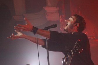 Editors live in Leipzig: Futter für die Ekstase-Reserven - Editors-Frontmann Tom Smith überzeugt nach wie vor mit brachial-graziler Bühnenpräsenz. 
