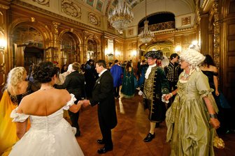 Edle Damen, mutige Recken und viel Glamour – Die schönsten Bilder vom Fantasy-Ball im Waldenburger Schloss - 
