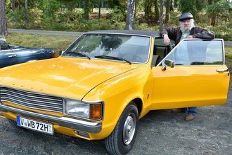 Edles Blech bringt die Augen der Fans zum Leuchten - Als Autos noch Stoßstangen hatten: Wolfgang Berthold aus Weischlitz war mit seinem Ford Granada Coupé, Baujahr 1972, nach Bobenneukirchen gefahren.