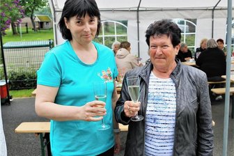 Ehemalige Kita-Chefin in Leubsdorf blickt zufrieden zurück: "Die Eltern waren immer wieder zur Stelle" - Helga Eppendorfer (rechts) leitete die Kita in Leubsdorf von 1980 bis 2005. Anschließend übernahm Andrea Rein (links) den Posten. 
