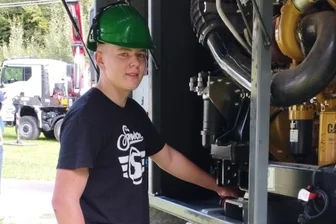 Ehemalige Lehrlinge zeigen sich beeindruckt - Martin Koppatsch aus Niesky beginnt nächstes Jahr seine Ausbildung im LTB.