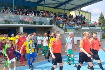 Ehemalige Profis der Fußball-Bundesliga kehren nach Mittweida zurück - Bereits im vergangen Jahr gastierte die Bundesliga-Auswahl Ost am Mittweidaer Schwanenteich und bezwang eine mittelsächsische Auswahl.