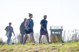 Ehemaliger Grenzturm Heinersgrün an A 72: Kaum Interesse von Schulklassen aus der Region - Der ehemalige Grenzturm in Heinersgrün zieht viele Interessierte an, wenn an ausgewählten Tagen geöffnet ist. Doch es sei noch Luft nach oben, räumen die Verantwortlichen ein.