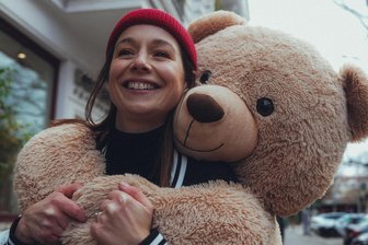 Ehemaliger „GZSZ“-Star kommt ins Erzgebirge: Warum Senta heute lieber Kindermusik macht - Sängerin Senta gibt am Samstag ein Kinder- und Familienkonzert in der „Alten Brauerei“ in Annaberg-Buchholz.