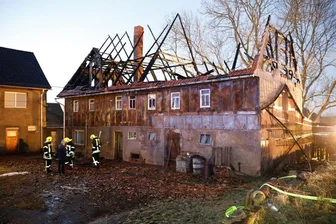 Ehemaliger Vierseitenhof in Milkau in Flammen -