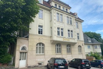Ehemaliges Postamt in Wilkau-Haßlau steht zum Verkauf - Das 1913 errichtete Gebäude, das fast 100 Jahre die Post beherbergte, soll verkauft werden.