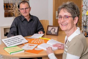 Ehepaar erhält heute Verdienstorden - Ines und Ronald Kaulfuß konnten es zunächst kaum glauben, dass sie den Verdienstorden erhalten sollen. Sicherlich hätten sie einiges getan, aber die Auszeichnung gehöre eigentlich den vielen Unterstützern, die ihnen in dieser schweren Zeit zur Seite standen und die viele Jahre Geld spendeten für die Forschung und Behandlung von Morbus Wilson - dieser heimtückischen Krankheit, so Ronald Kaulfuß. 