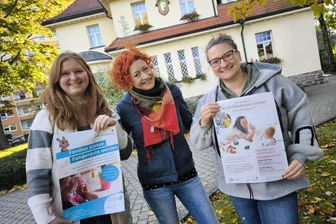 Ehrenamt? Warum nicht? AWO Freiberg informiert zu vielseitigen Möglichkeiten - Christine Werner, Kristin Keilig und Malgorzada Kaden (v.l.) betreuen den AWO-Infostand.