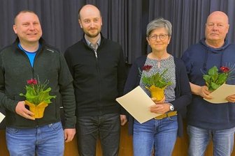 Ehrenamtliche kümmern sich um Wanderwege - Von links: Christiane und Lars Mehner für Thum in Richtung Greifensteine, Uwe Hoppe für Thum in Richtung Bastei, Olaf Hofmann für Jahnsbach und Christina Messig für Herold