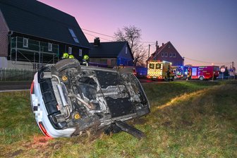 Ehrenberg: Überschlag bringt Audi-Fahrer ins Krankenhaus - In Ehrenberg bei Kriebstein hat sich am zweiten Weihnachtsfeiertag ein Auto überschlagen.