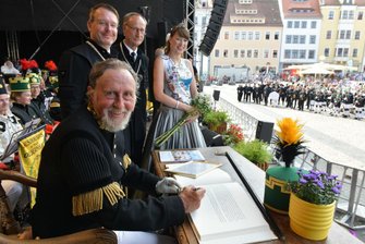 Ehrenbürgerwürde der Stadt Freiberg für Knut Neumann - Knut Neumann wurde beim Bergstadtsommer die Ehrenbürgerschaft der Stadt Freiberg verliehen.