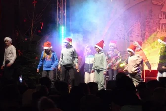 Ehrenfriedersdorf: Tanzkinder rocken den Weihnachtsmarkt - Die Tanzkinder des Turn-, Tanz- und Leichtathletikvereins rocken die Bühne in Ehrenfriedersdorf.