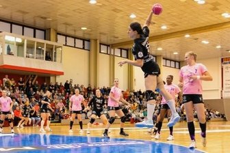 Ehrenspielerin traut dem BSV eine Menge zu - Nicht nur die guten Leistungen von Ema Hrvatin (am Ball) stimmen Jenny Choinowski optimistisch für den weiteren Saisonverlauf. Foto: Marko Unger