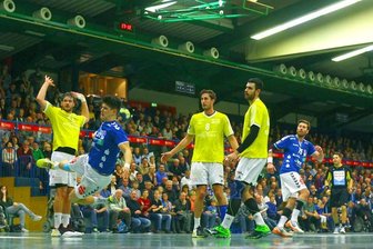 EHV Aue setzt Aufholjagd fort -