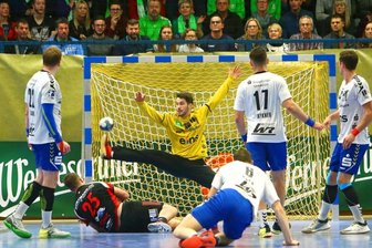 EHV Aue verpflichtet zwei Isländer - Im Dezember 2019 war der Torhüter für Aue noch ein wichtiger Rückhalt, wie hier beim Spiel gegen Lübbecke. Jetzt fällt er für längere Zeit aus.