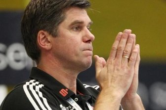 EHV-Trainer im Wechselbad der Gefühle - EHV-Trainer Rúnar Sigtryggsson am Rande des siegreichen Heimspiels gegen Leipzig.