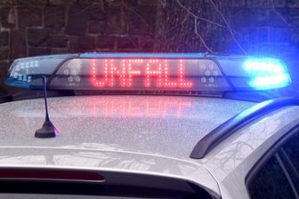 Eibenstock: Kind bei Kollision mit Auto verletzt - In Eibenstock wurde ein Kind bei einer Kollision mit einem Auto verletzt.