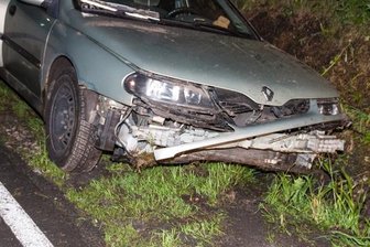 Eibenstock: Pkw kommt von Straße ab - Fahrer schwer verletzt -