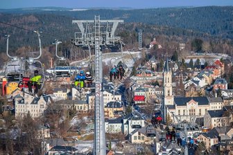 Eibenstock startet erneut durch: Am Skihang, im Hotel und im Bad - Am Adlerfelsen in Eibenstock läuft der Sessellift wieder. Seit dem vergangenen Wochenende können dort Wintersportler aktiv sein.