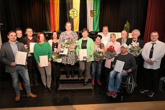 Eibenstock vergibt Ehrungen - Bürgermeister muss Veranstaltung fern bleiben - Alle Geehrten auf einen Blick: Im Kulturzentrum „Glück Auf!“ sind die Ehrenpreise der Stadt Eibenstock verliehen worden.